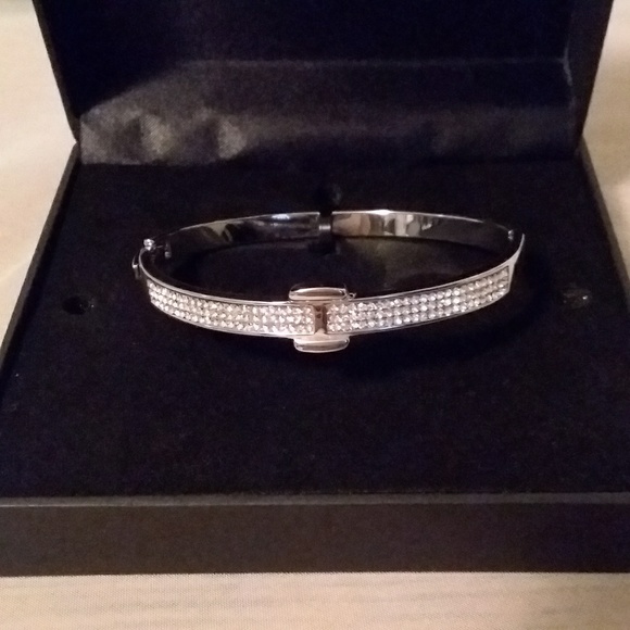 Unlisted Jewelry - Fashion Bracelet Silver Tone